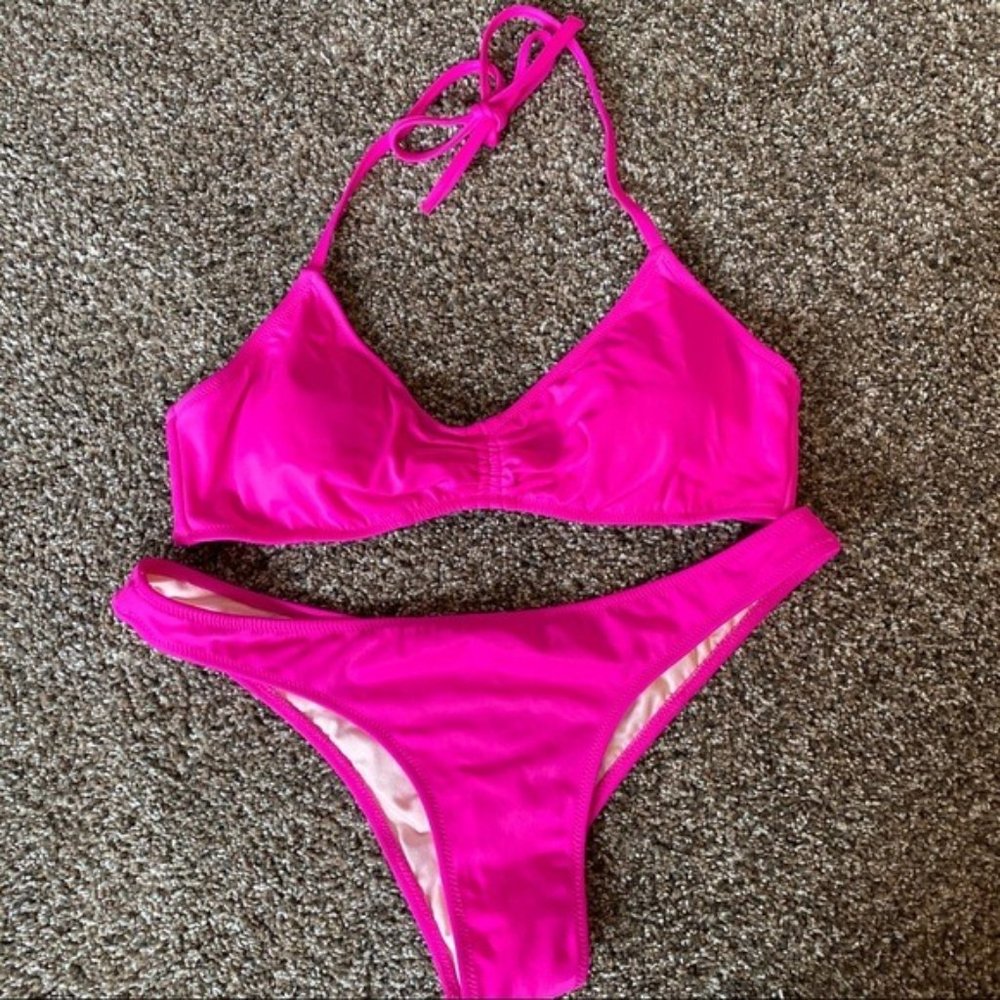VICTORIA’S SECRET Magenta Bikini